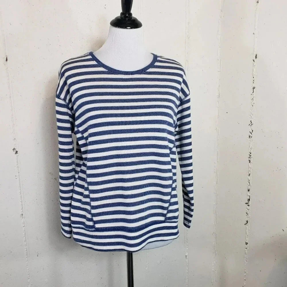 Jcpenney M‎ blue white striped Sweatshirt
